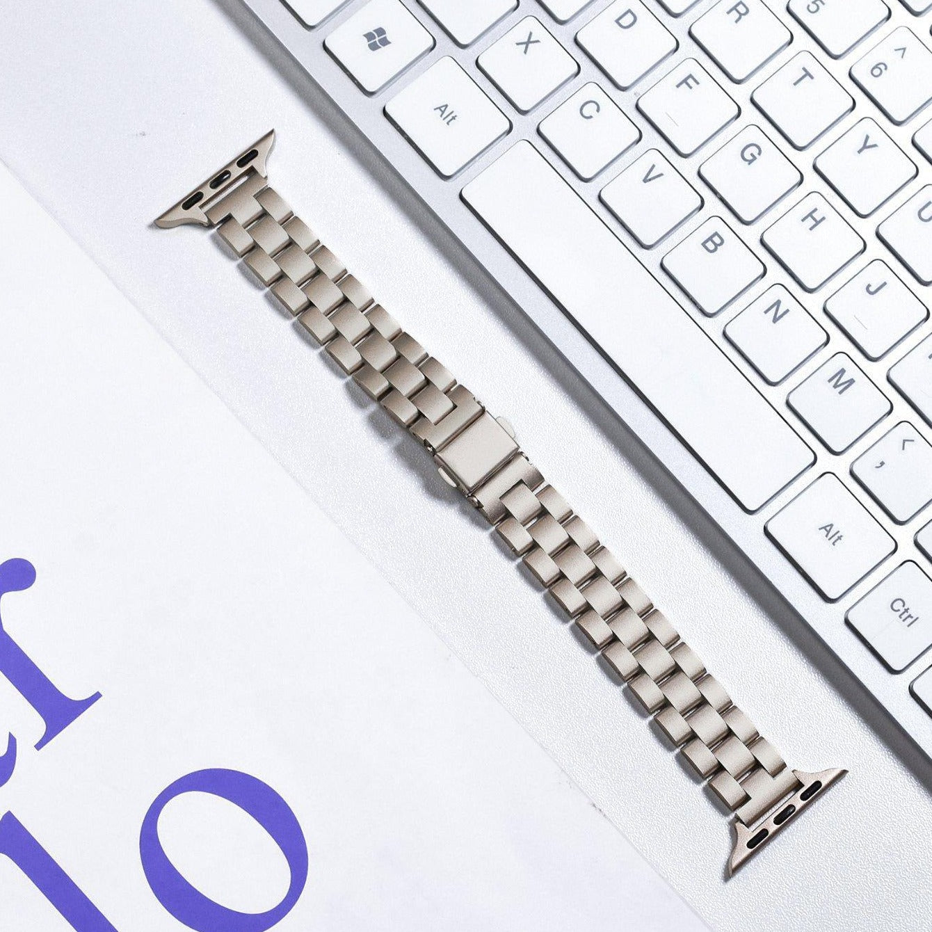 Sleek Stainless Steel Apple Watch Band (Triple-link)