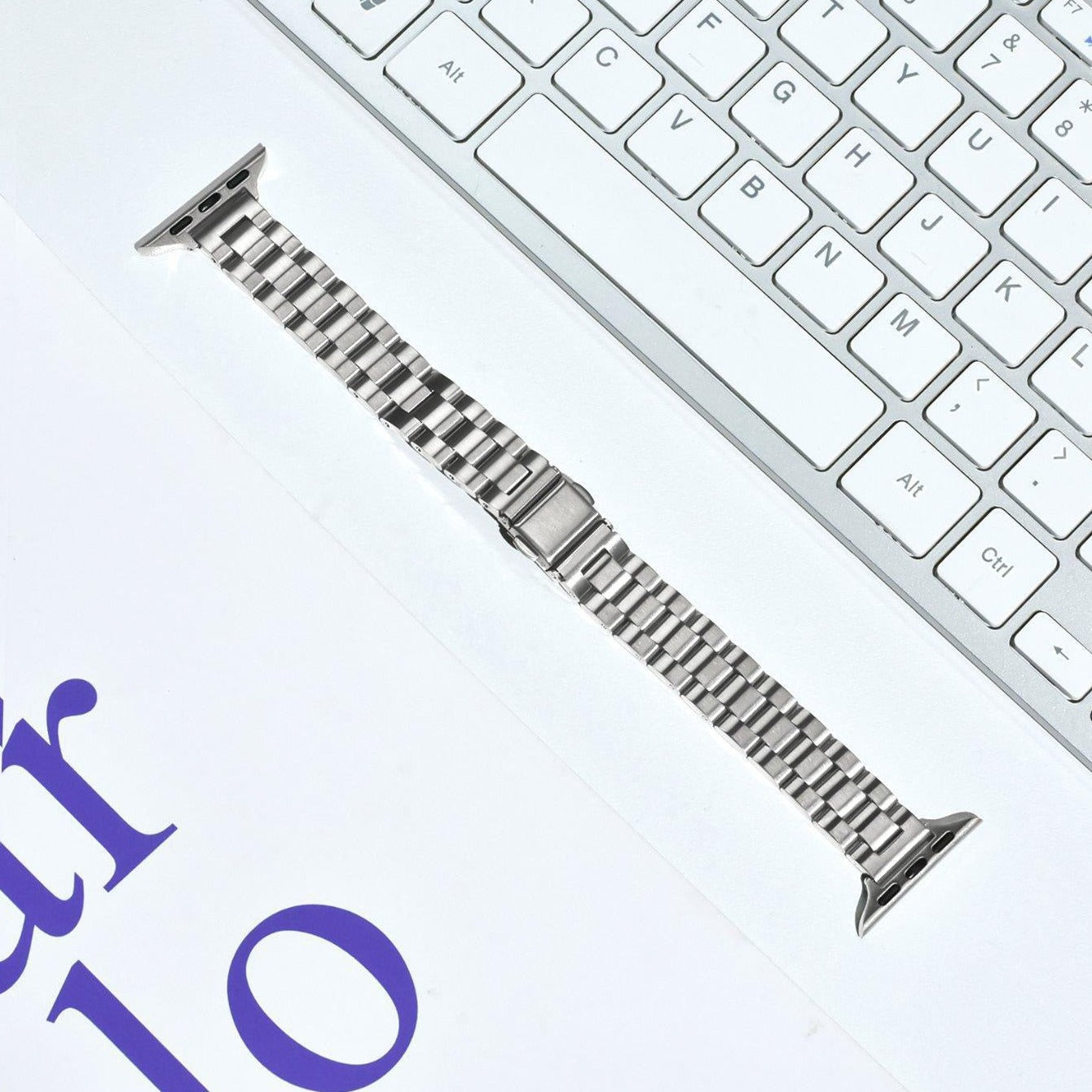 Sleek Stainless Steel Apple Watch Band (Triple-link)